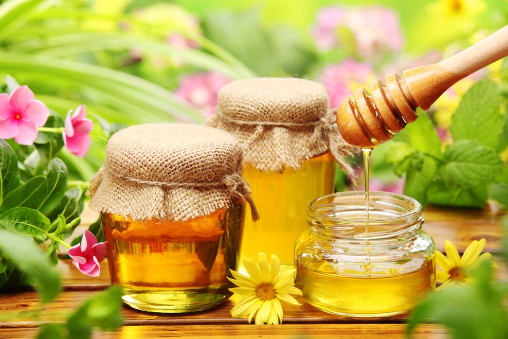 Le miel est un remède populaire vermifuge qui élimine les parasites chez les adultes et les enfants. 